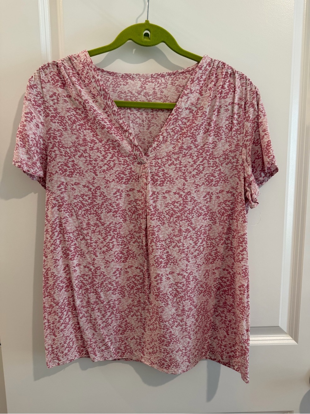 Women’s Pink Floral V-Neck Short Sleeve Top